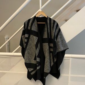 JOE FRESH Reversible Cozy Cape in Black/Pattern - One Size